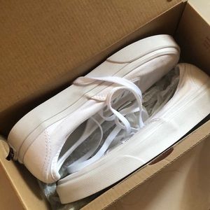 White classic laced vans, Unisex